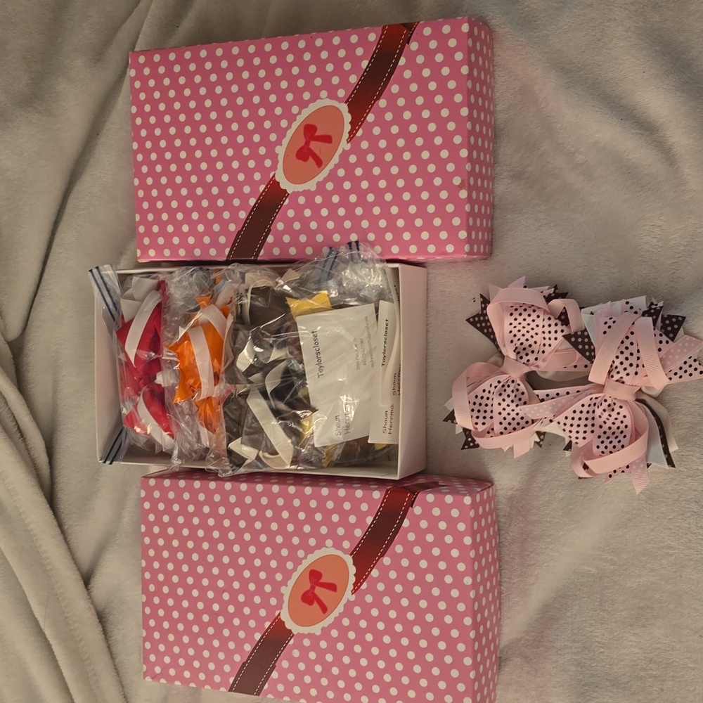 Lot of hair bows